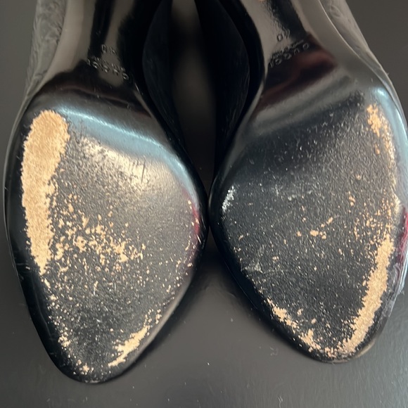 Gucci - Black Guccissima peep toe pumps. - Picture 12 of 12